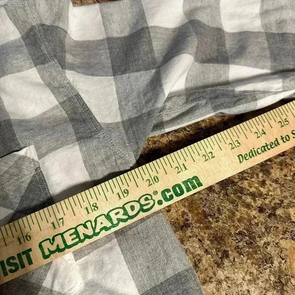 Old Navy Women’s The Boyfriend Shirt Button Down Medium Gray White Cozy - Picture 7 of 16